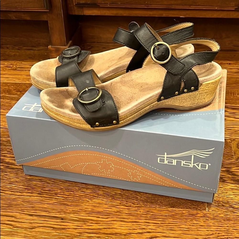 Dansko Mabel black leather sandals size 39